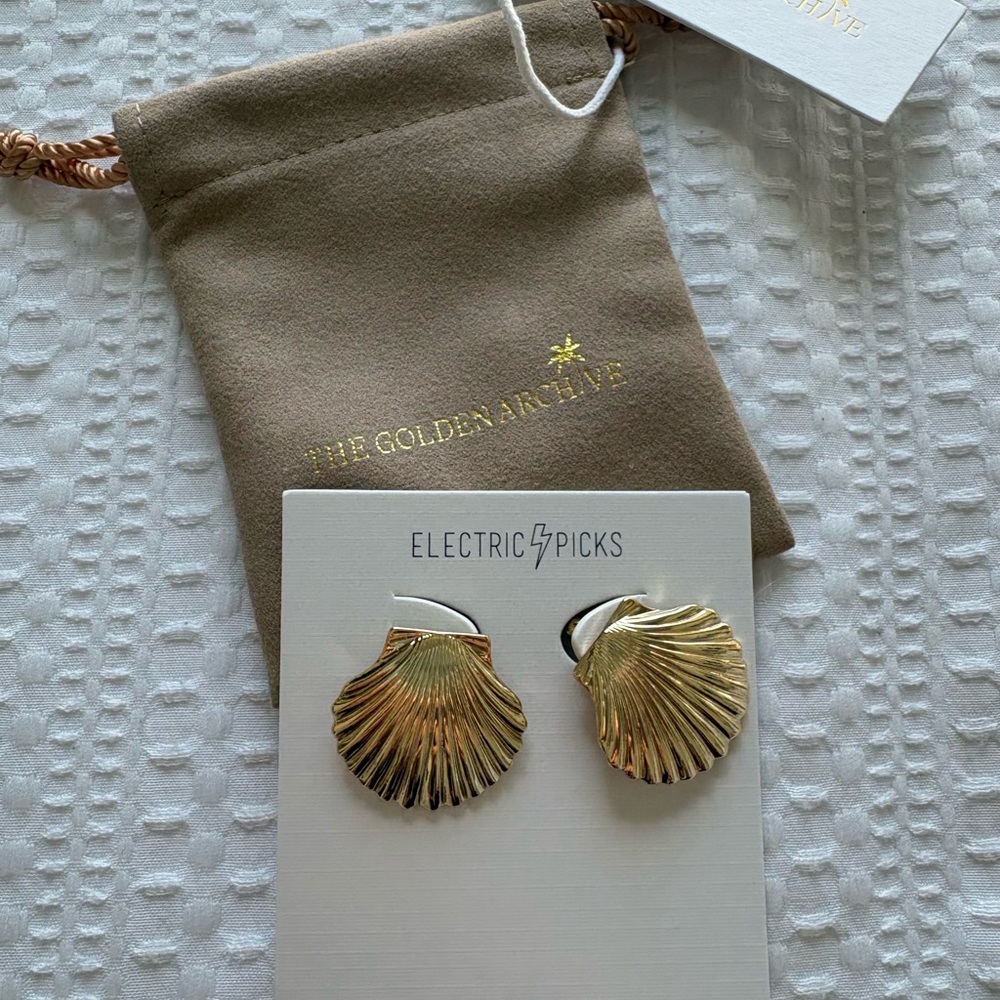 Electric Picks Gold Seashell Earrings